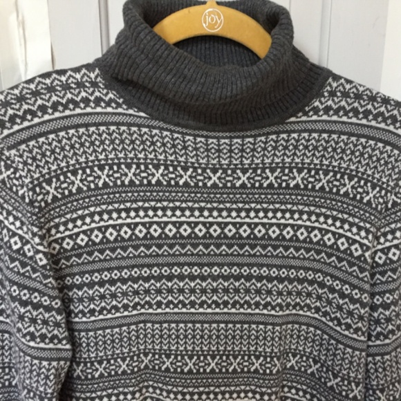 L.L. Bean Gray Patterned Turtleneck Sweater - Picture 4 of 16